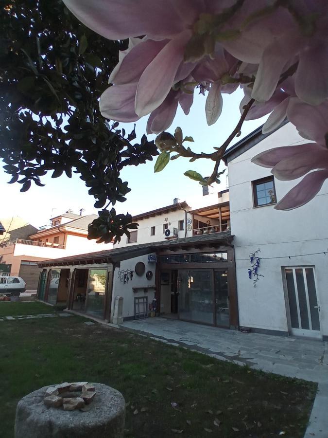 Hostal La Medina De Camponaraya Exterior photo
